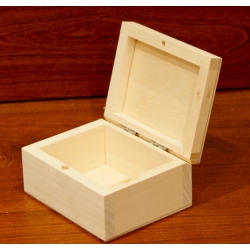 Pudełko drewniane prostokątne 10x8x5 cm, z bolcem